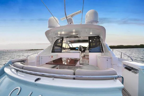 68ft Pershing Sky dynamic appearance